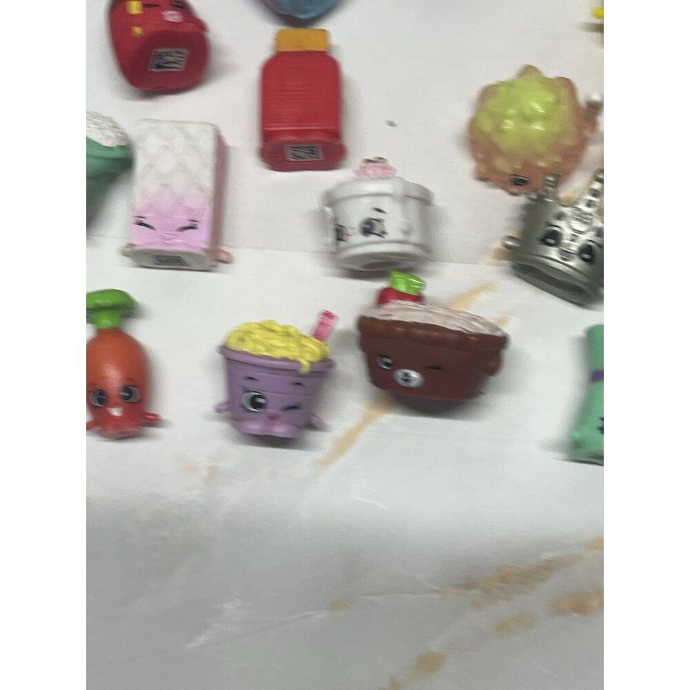 Shopkins Sweet Spot Shop PARTIAL PARTS ONLY Plus 45 Shopkins, Dress, Recipe Box - Picture 3 of 16